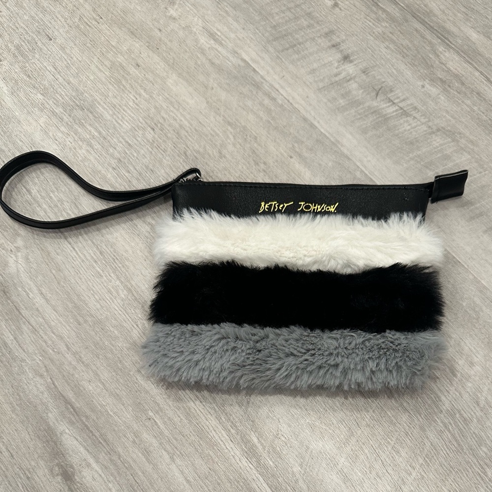 NWOT Betsey Johnson Faux Fur/Faux Leather Wristlet